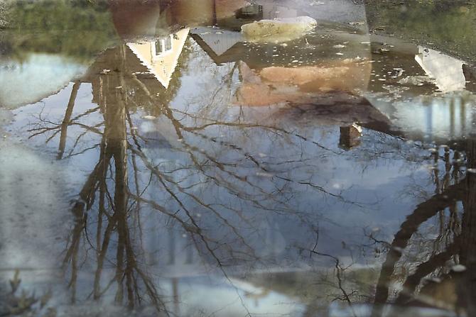 CHERYL PAGUREK | REFLECTION 1 | INK JET PRINT ON SEMI-MATT PHOTOGRAPHIC PAPER | 43.4 X 65 CENTIMETERS | 2006