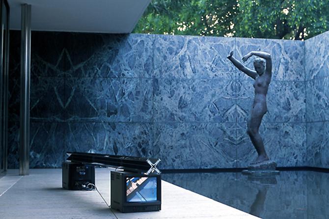  FREELOAD, 2004 
Aluminum and stainless steel column, two single-channel videos
Column measures: 6 ¼ x 122 x 54 in., Mies van der Rohe Pavilion, Barcelona
  View More  ➤ 