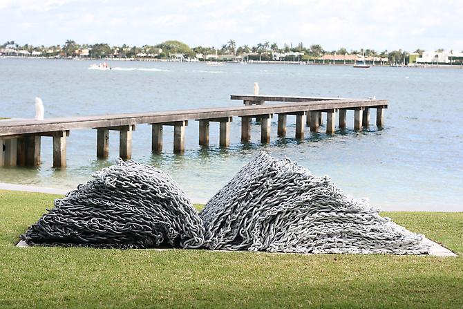 Beefcake Chaise Lounge (Grey), 2011
rope, latex paint
30 x 122 x 35 inches
