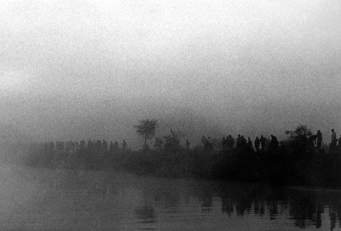 Rwandan refugee camp at Benako.  Early in the mroning, thousands of Rwandans walk to the lake near the camp to collect water, Tanzania
1994
gelatin silver print