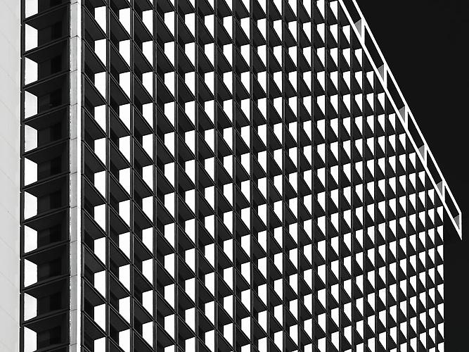 David S. Allee, 12:20 pm, Water Street ed. 7 (2010)
Chromogenic Print
30h x 40w in (76.2h x 101.6w cm)