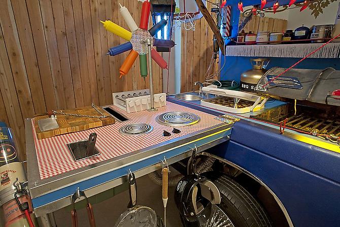 Installation, trailer (detail)