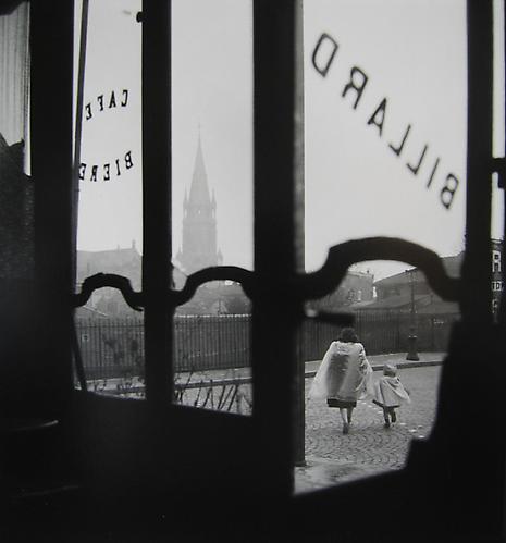 Rue des Couronnes, Rue Henri Chevreau, Ménilmontant, Paris
1948
gelatin silver print