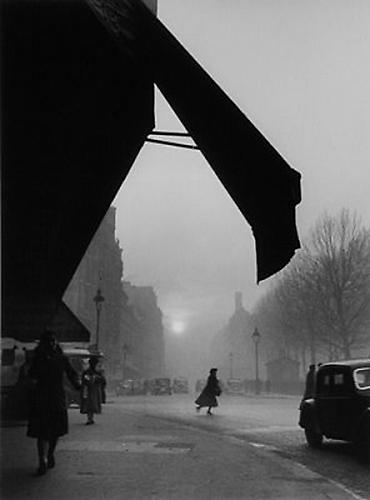 Carrefour Sèvres Babylone, Paris
1948
gelatin silver print