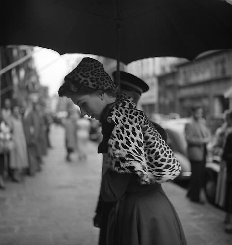 Suzy Parker  Etole Leopard Magazine Elle 
1952  
Gelatin Silver Print