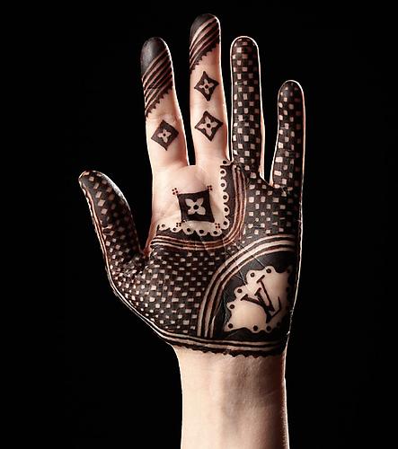 LV  -  Enquire 
From the  Luxury Henna  Series (2011)
Glossy C-Print
125 x 99 cm (Editions of 5)