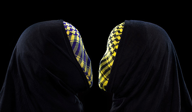 Hijab Kafiya (2009)  -  Enquire 
Glossy C-Print
100 x 130 cm (Editions of 5)