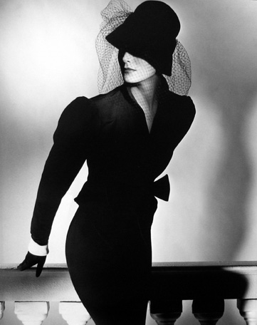 Pretty Polly
1988
gelatin silver print