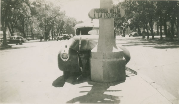 Prohibido vuelta a la izquierda, 1947
vintage silver gelatin print, 2.5 x 4.5 inches (6.8 x 11.4 cm)