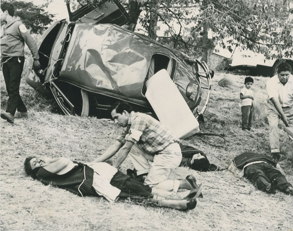 Accidente Automovilístico, 1964
vintage silver gelatin print, 11 x 14 inches (28 x 35.5 cm)