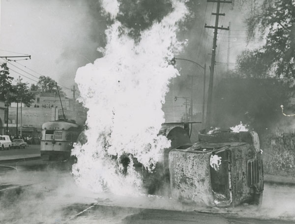 Camión incendiado, 1967
vintage silver gelatin print, 7.1 x 9.3 inches (18 x 23.5 cm)