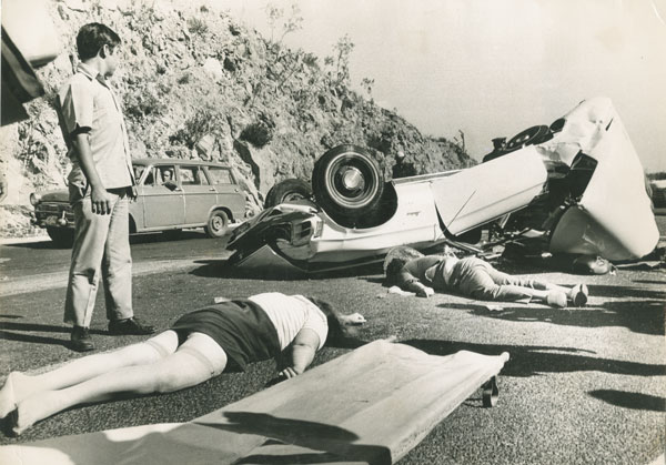 Accidente en la Carretera, 1982
vintage silver gelatin print, 9.8 x 13.8 in (25 x 35 cm)