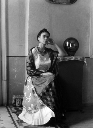 Frida Kahlo
gelatin silver print
1930's