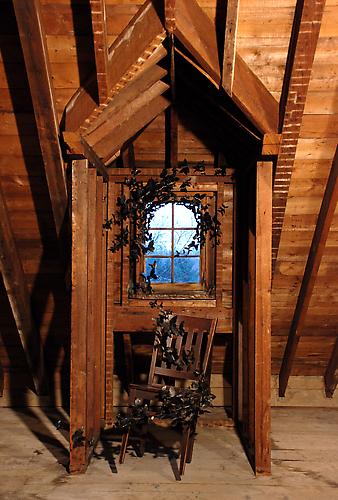 Paul Villinski, Oculus, Site Specific Commission: Wellesley, Massachusetts (2012)
Found Wooden Chair, Aluminum (found Cans), Stainless Steel Wire, Brass, Soot
Installation Dimensions Variable