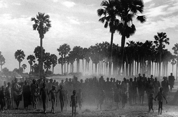 The population of the cattle camp of Keny walk towards the polio vaccinators as soon as they arrive, Maper Payem Area, Rumbek District, Southern Sudan
2001
gelatin silver print