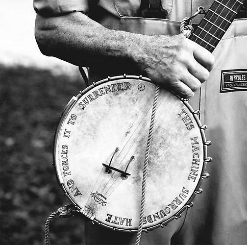 Annie Leibovitz, Pete Seeger, Croton on Hudson, New York
2001