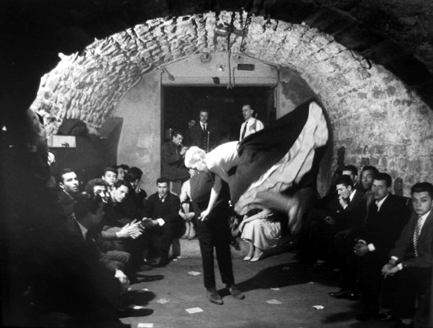 Cave, Rue de la Huchette
1957
gelatin silver print