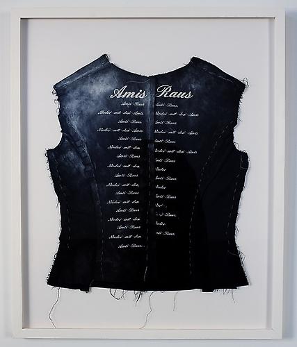 Amis Raus / Americans Out (Chicky Meal)  2006
Fabric, embroidery, powder
29.75 x 30.25 in / 75.5 x 76.8 cm (framed)