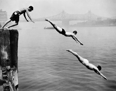 Divers, East River, New York
1950
gelatin silver print