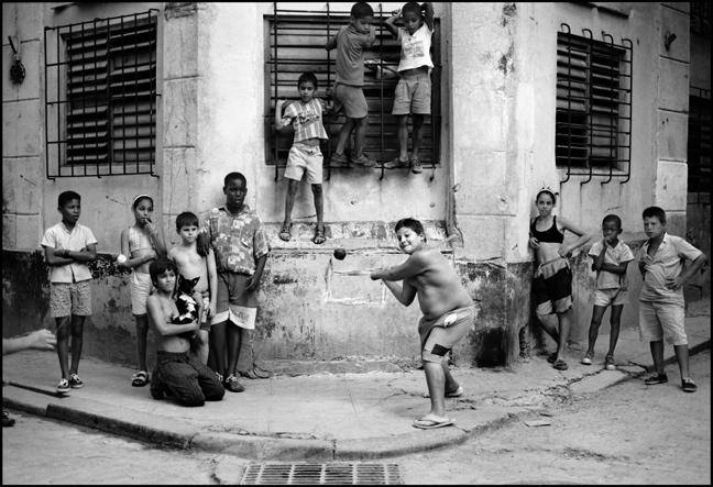 Stickball, Havana, Cuba
March 1999
gelatin silver rpint