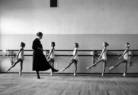 Bolshoi Ballet School, Moscow
1958
gelatin silver print