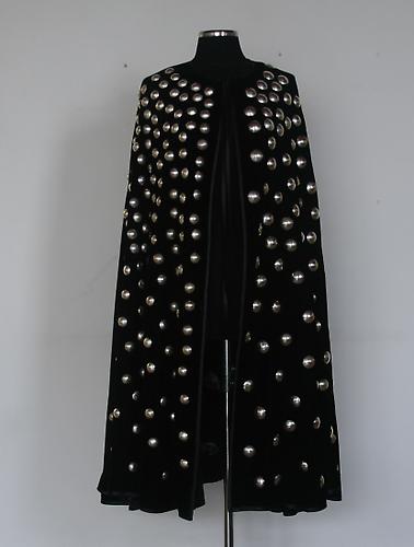 Selma Gurbuz
Crying Pelerine   2009
Silver, silk velvet, silk paint
43.3 x 17.7 in