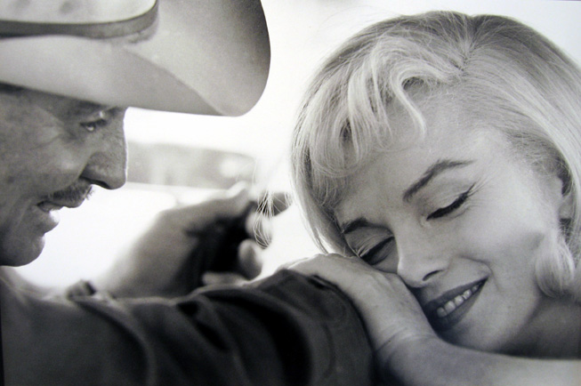 On the Set of the Misfits: Marilyn Monroe and Clark Gable
1960
gelatin silver print