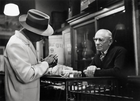 Pawn Broker, San Francisco, California
1948
gelatin silver print