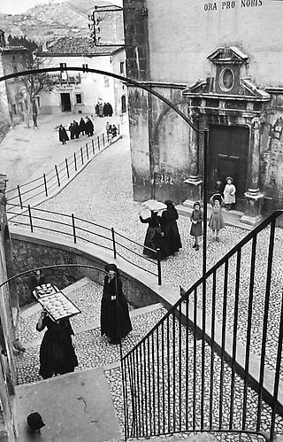 Aquila Degli Abruzzi
1952
gelatin silver print
