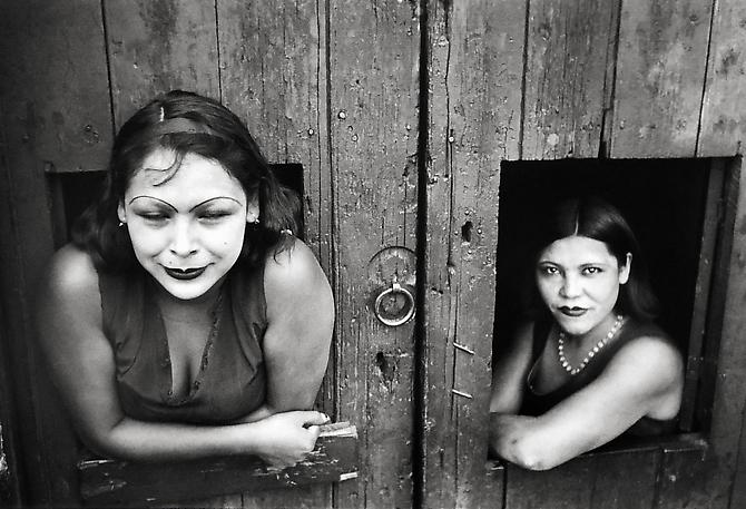 Calle Cuauhtemocztin, Mexico City
1934
gelatin silver print