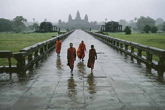 Monks in Rain, Angkor Wat
1999
C-type print on Fuji Crystal Archive paper