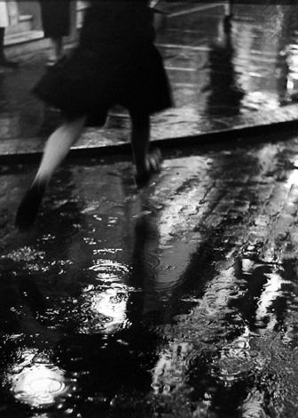 Charing Cross Road [puddle jumper]
1937
gelatin silver print