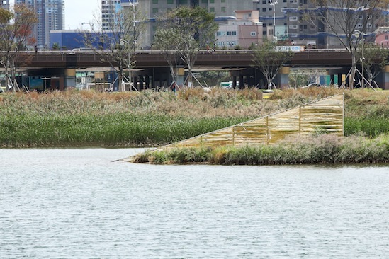 WEDGE | METALLIC TAPE AND WELDED STEEL RODS | 144 X 600 X 2 INCHES | 2009
COMMISSIONED BY TEAF09 | ULSAN CITY, SOUTH KOREA