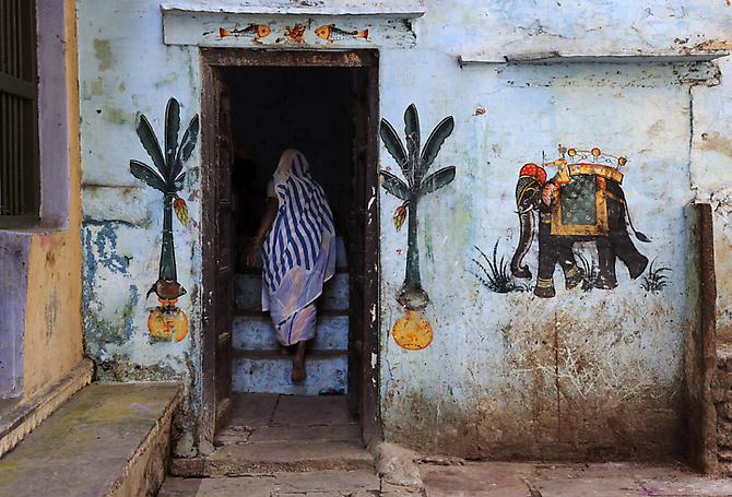 Woman in Varanasi, India
2010
C-type print on Fuji Crystal Archive paper