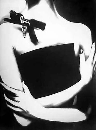 Betty Threat, New York, Harper's Bazaar
1957
gelatin silver print