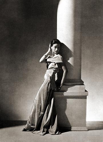Evening Dress by Vionnet, Paris [Toto Koopman]
1934
platinum/palladium print