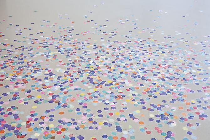 Amalia Pica
Stabile (with confetti), 2012
paper and tape
118.11 x 118.11 inches