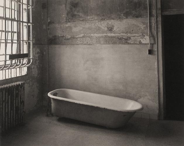 Bathtub, Alcatraz-San Francisco, California
2004
Platinum Palladium
