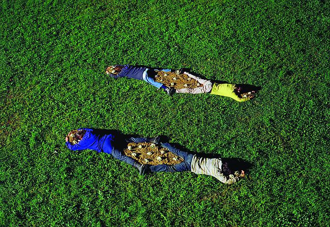 Massimo Bartolini
Flower Beds (Pisa) 1995 
120.5 x 200.5 cm 
c-print, mounted on aluminum