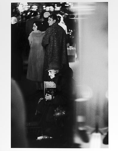 Woman with accordion 
mid 1950s
Gelatin Silver Print