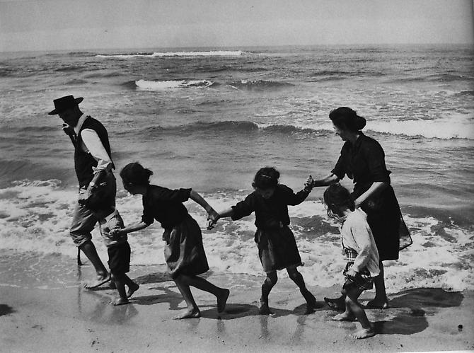 Portugal
1956
gelatin silver print