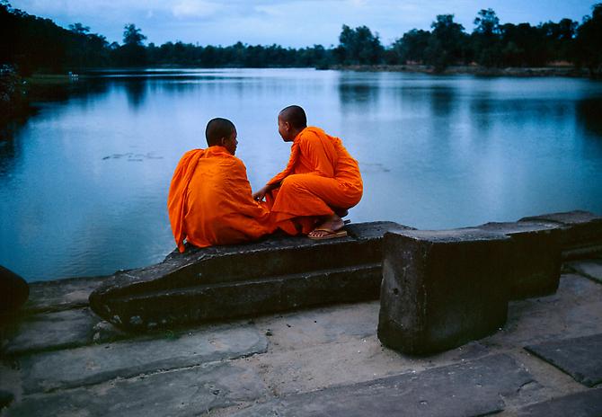 Monks on Causeway, Cambodia
1996
C-type print on Fuji Crystal Archive paper