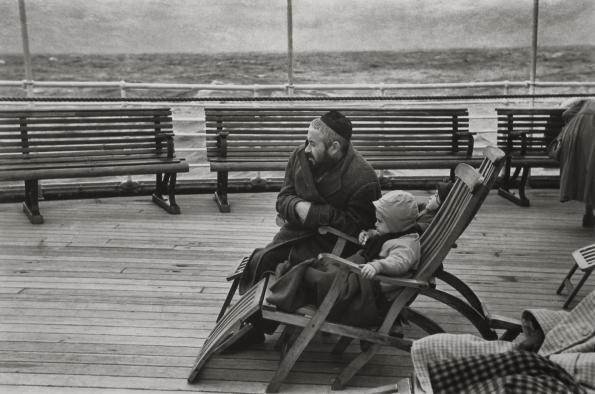 Coming to America
1951
gelatin silver print