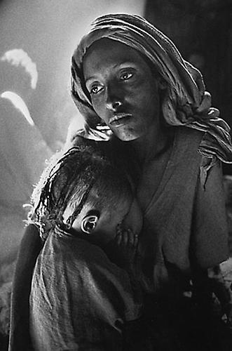 Ethiopia [Mother & Child]
1984
gelatin silver print