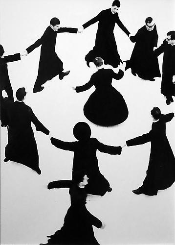 Io Non Ho Mani Che Mi Accarezzino iI Volto [10 priests]
1961-1963
gelatin silver print