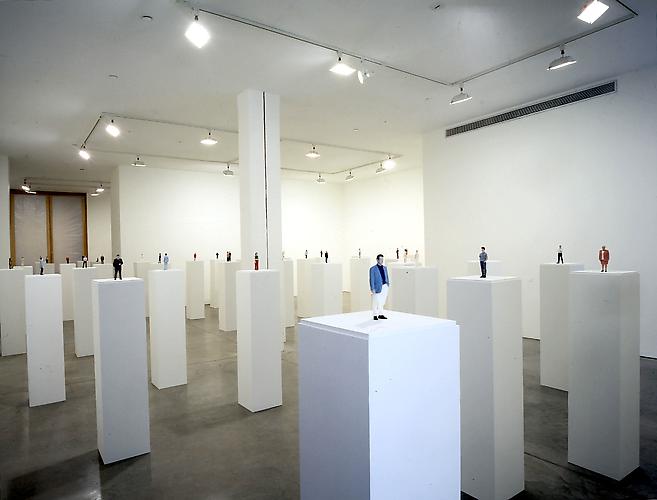 Karin Sander 
Installation View: D’Amelio Terras, New York. April 1-May 13, 2000