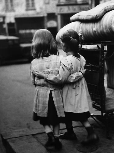 L'Amitie, Paris, France
1952
gelatin silver print