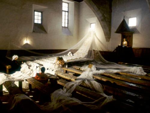  La Perfecta Cascada , 2002, installation view during performance at Old University of Salamanca, May 2002