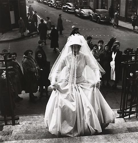 La mariée, église Saint Roch, Paris
1952
Gelatin silver print