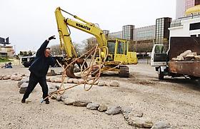 Peter Hutchinson Completes Thrown Rope Installation for ARTATLANTIC